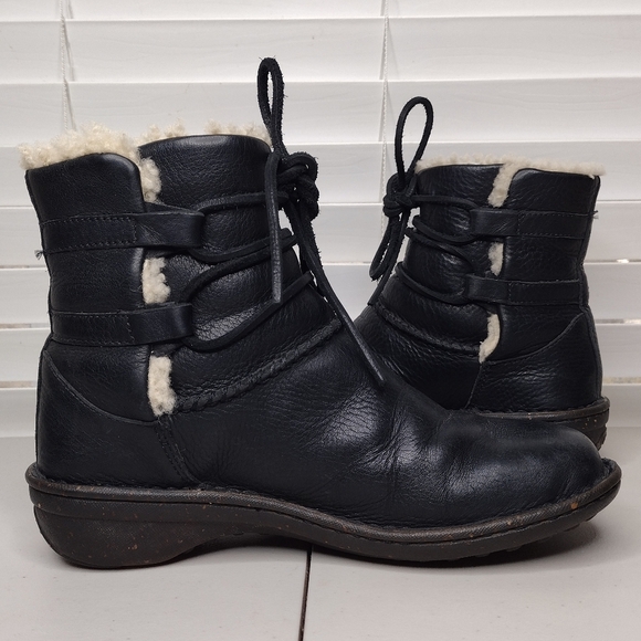 UGG Caspia Black Leather Faux Fur Low Heel Lace Up Winter Boots Sz 7 - Picture 7 of 13